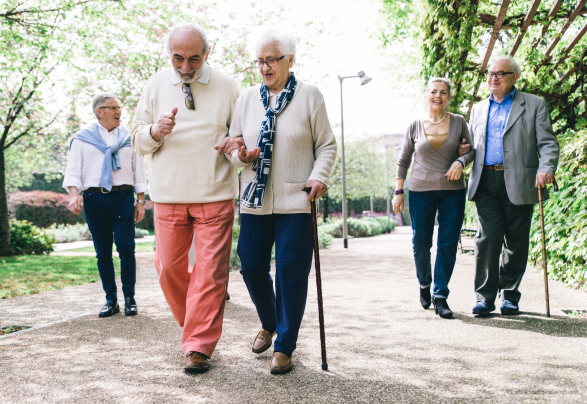 Durch umfassende, frühzeitige Informationen und eine individuell gewählte Versorgungsform kann häufig ein möglichst langer Verbleib in der gewohnten Umgebung erreicht werden. Foto: © istock.com/oneinchpunch 